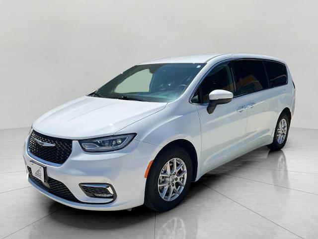 2023 Chrysler Pacifica Vehicle Photo in Kaukauna, WI 54130
