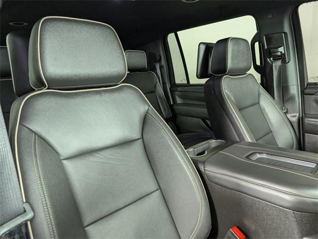 2023 GMC Yukon XL Vehicle Photo in ENGLEWOOD, CO 80113-6708