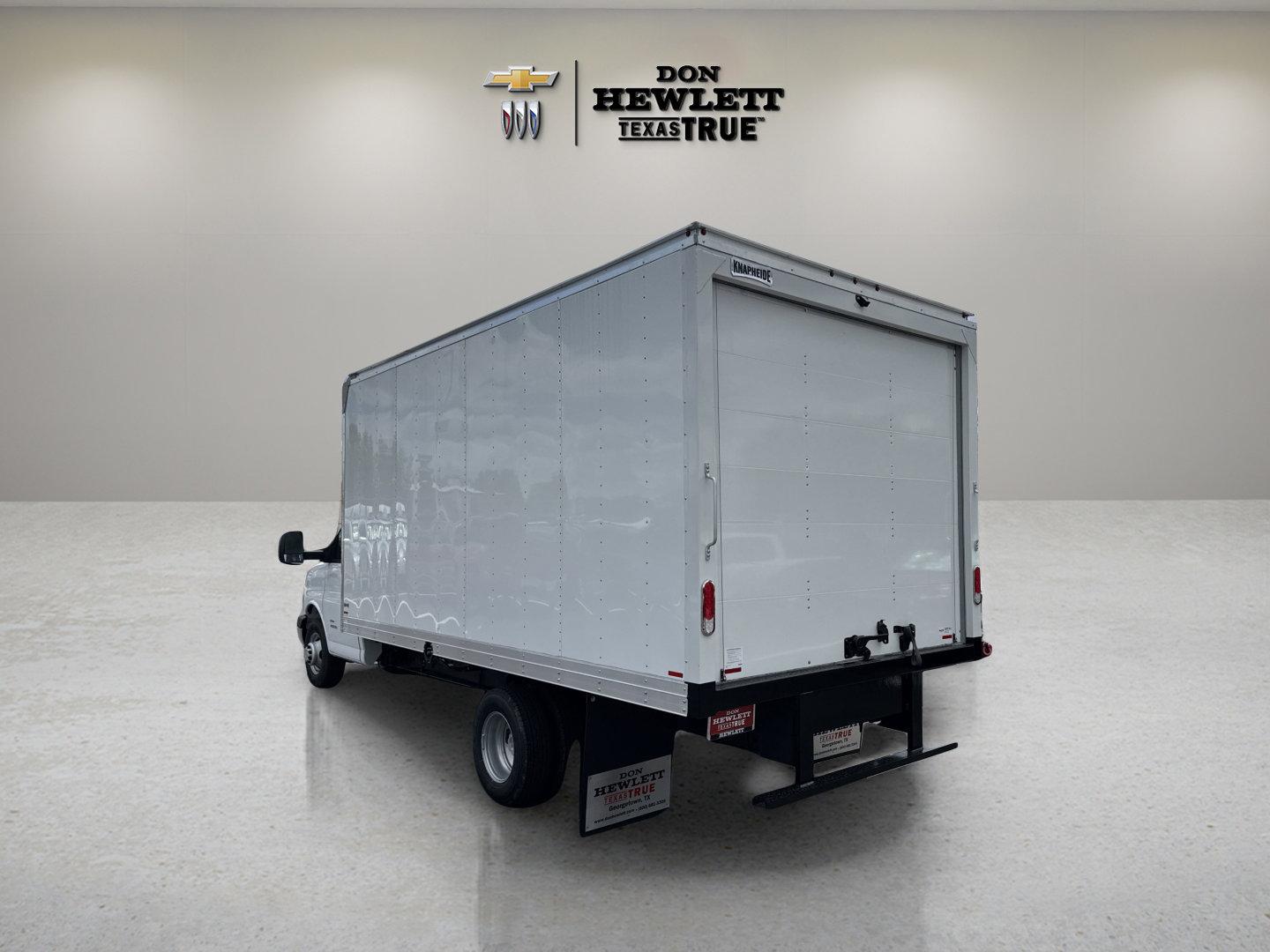 2025 Chevrolet Express Cutaway 4500 Vehicle Photo in GEORGETOWN, TX 78626-7508