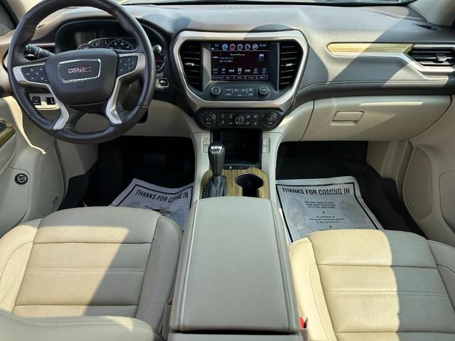 2017 GMC Acadia Vehicle Photo in COLUMBIA, MO 65203-3903