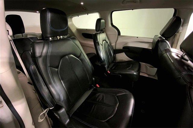 2021 Chrysler Pacifica Vehicle Photo in KANSAS CITY, MO 64114-4502