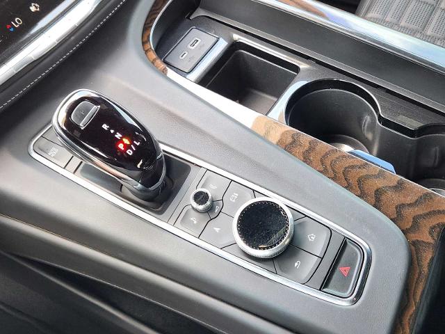 2024 Cadillac Escalade Vehicle Photo in DENTON, TX 76210-9321