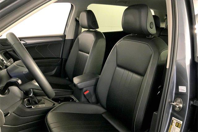 2024 Volkswagen Tiguan Vehicle Photo in KANSAS CITY, MO 64114-4502