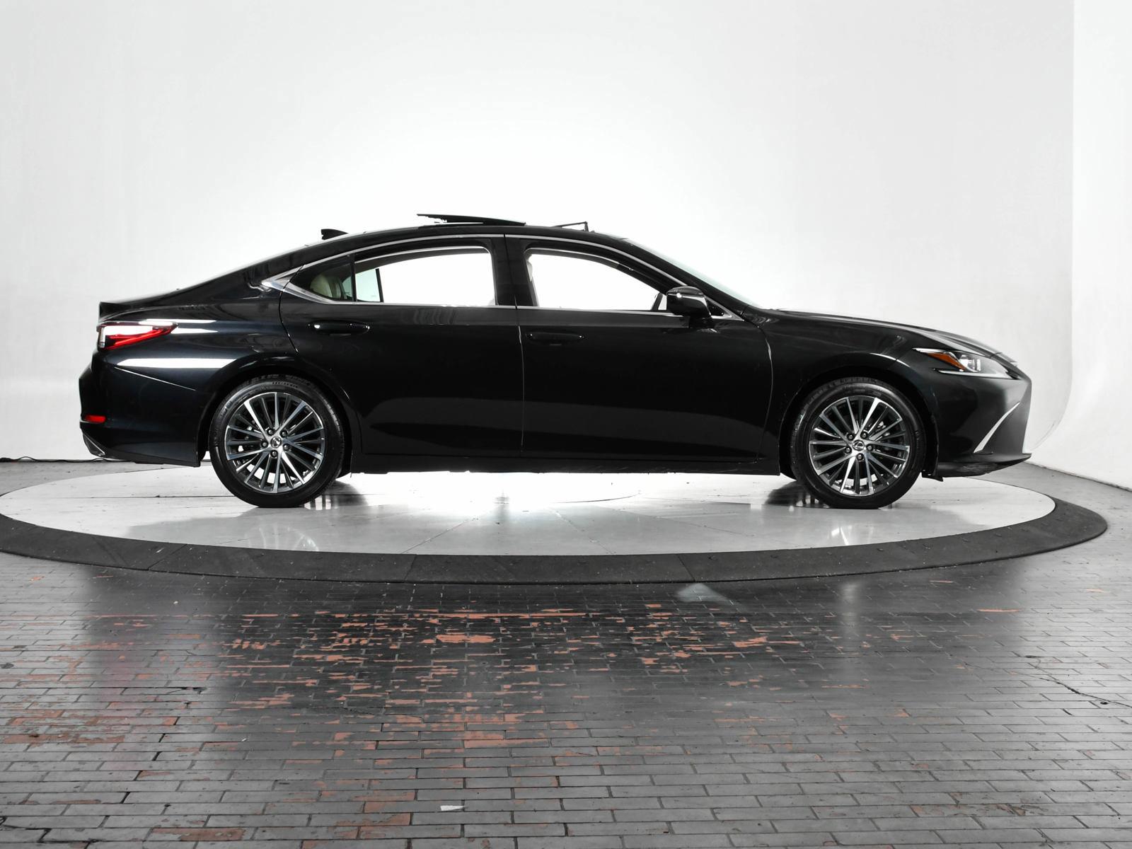 2022 Lexus ES 350 Vehicle Photo in DALLAS, TX 75235