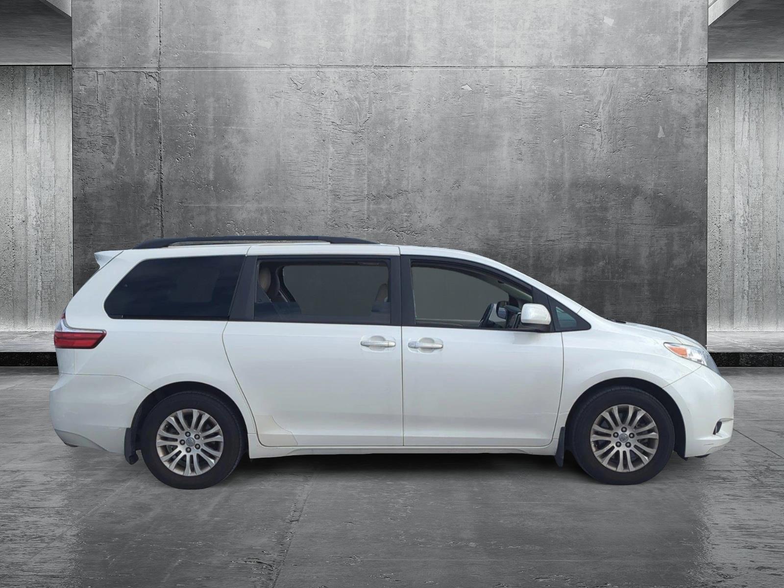 2017 Toyota Sienna Vehicle Photo in Ft. Myers, FL 33907