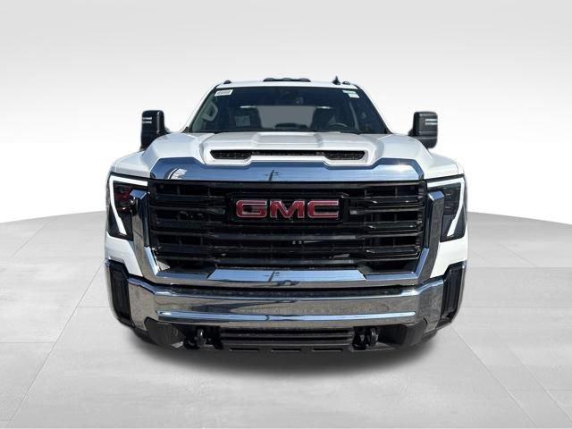 2025 GMC Sierra 3500 HD Chassis Cab Vehicle Photo in MEDINA, OH 44256-9631