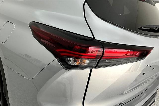 2024 Toyota Highlander Vehicle Photo in Grapevine, TX 76051