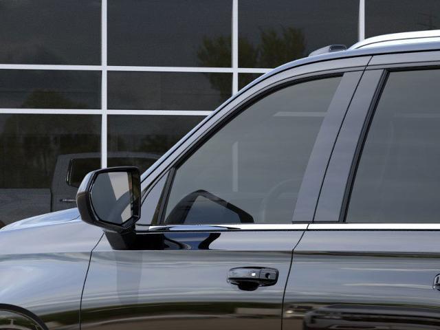 2025 Chevrolet Suburban Vehicle Photo in Roslyn, NY 11576