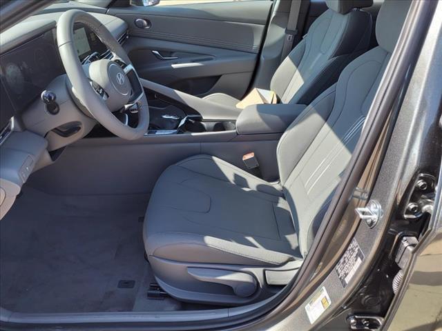 2024 Hyundai ELANTRA Vehicle Photo in Peoria, IL 61615