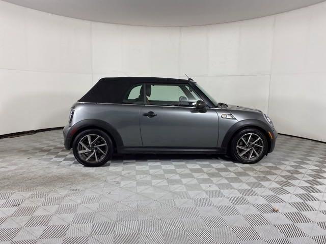 2010 MINI Cooper Convertible Vehicle Photo in MEDINA, OH 44256-9001