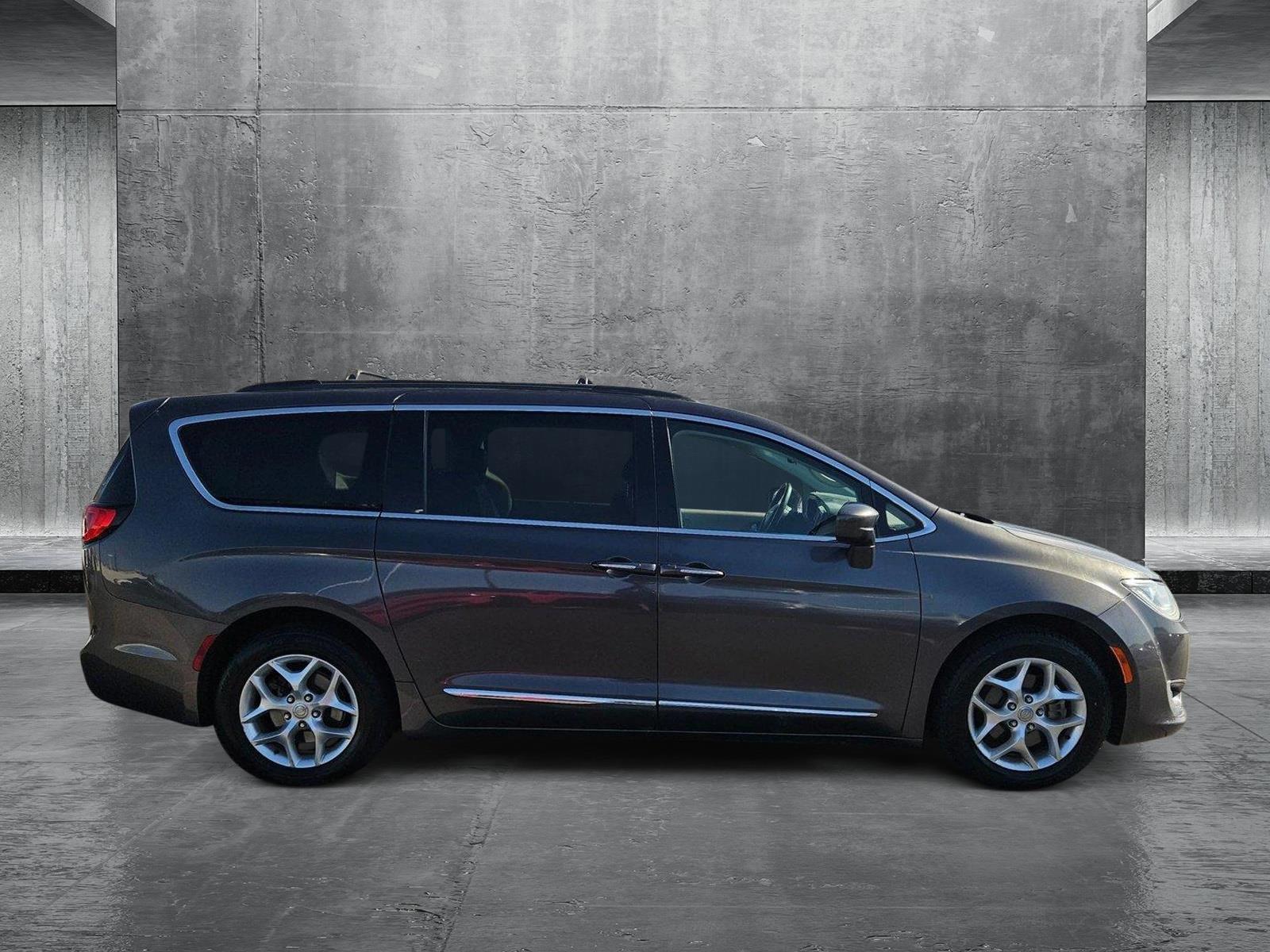 2017 Chrysler Pacifica Vehicle Photo in GILBERT, AZ 85297-0446