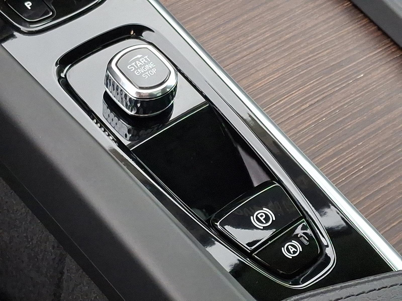 2022 Volvo XC60 Vehicle Photo in Trevose, PA 19053