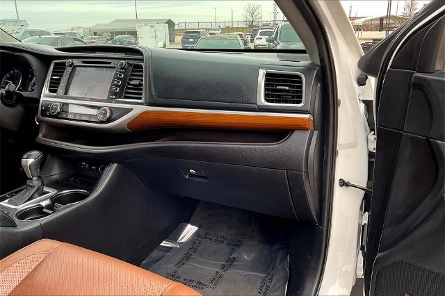 2019 Toyota Highlander Vehicle Photo in Grapevine, TX 76051