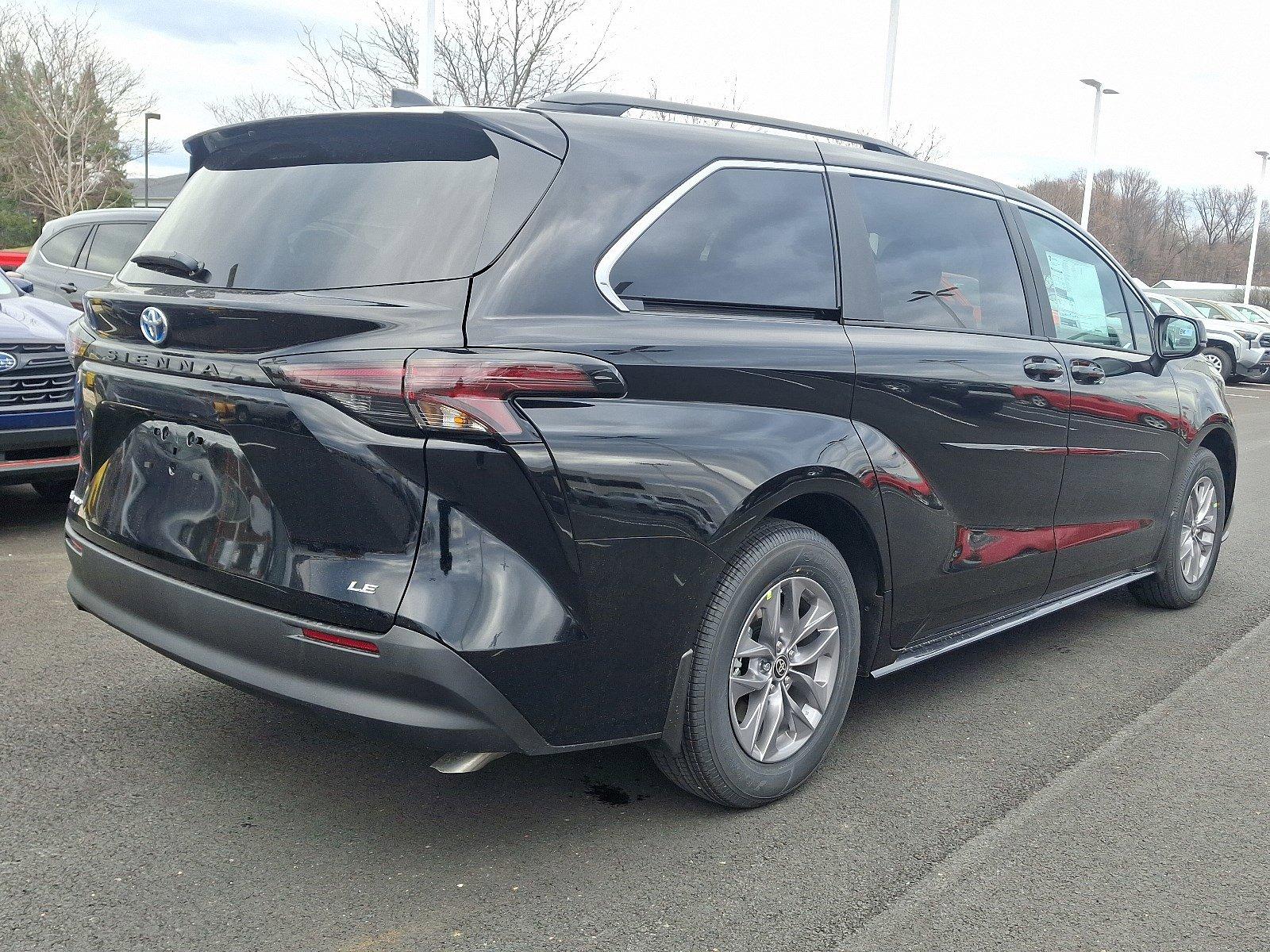 2025 Toyota Sienna Vehicle Photo in Harrisburg, PA 17111