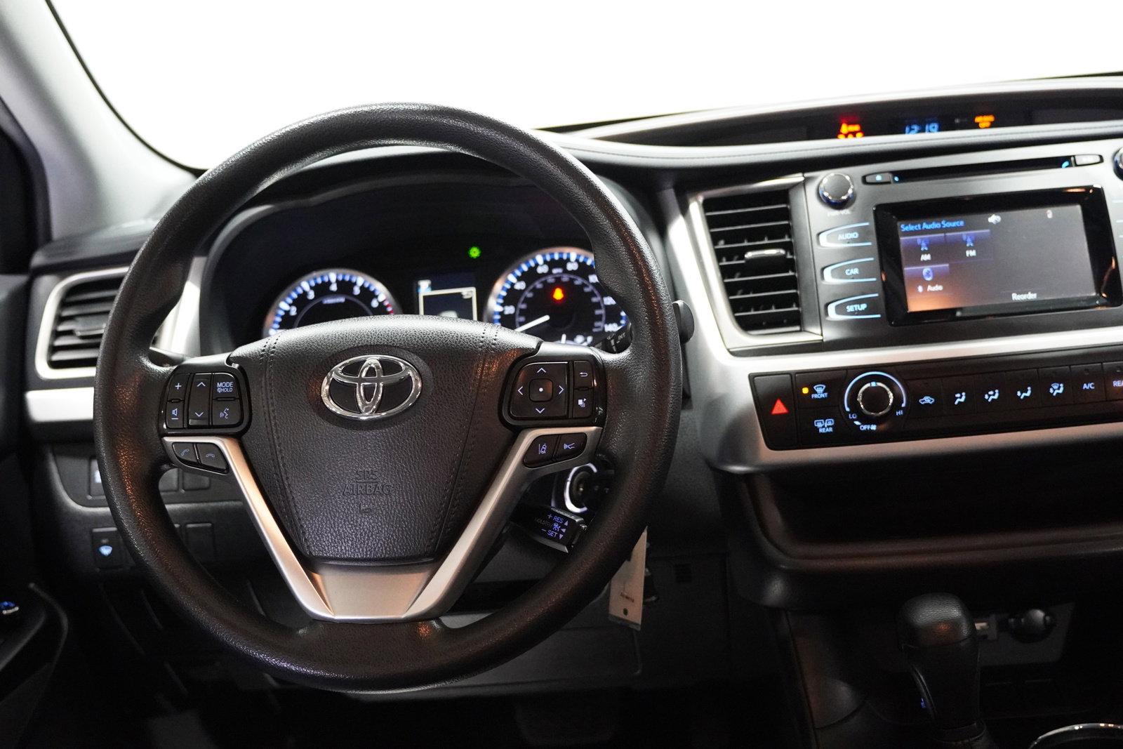 2019 Toyota Highlander Vehicle Photo in Fort Worth, TX 76132