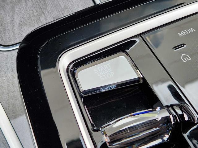 2024 BMW 740i xDrive Vehicle Photo in PLANO, TX 75024