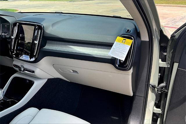 2025 Volvo XC40 Vehicle Photo in Houston, TX 77007
