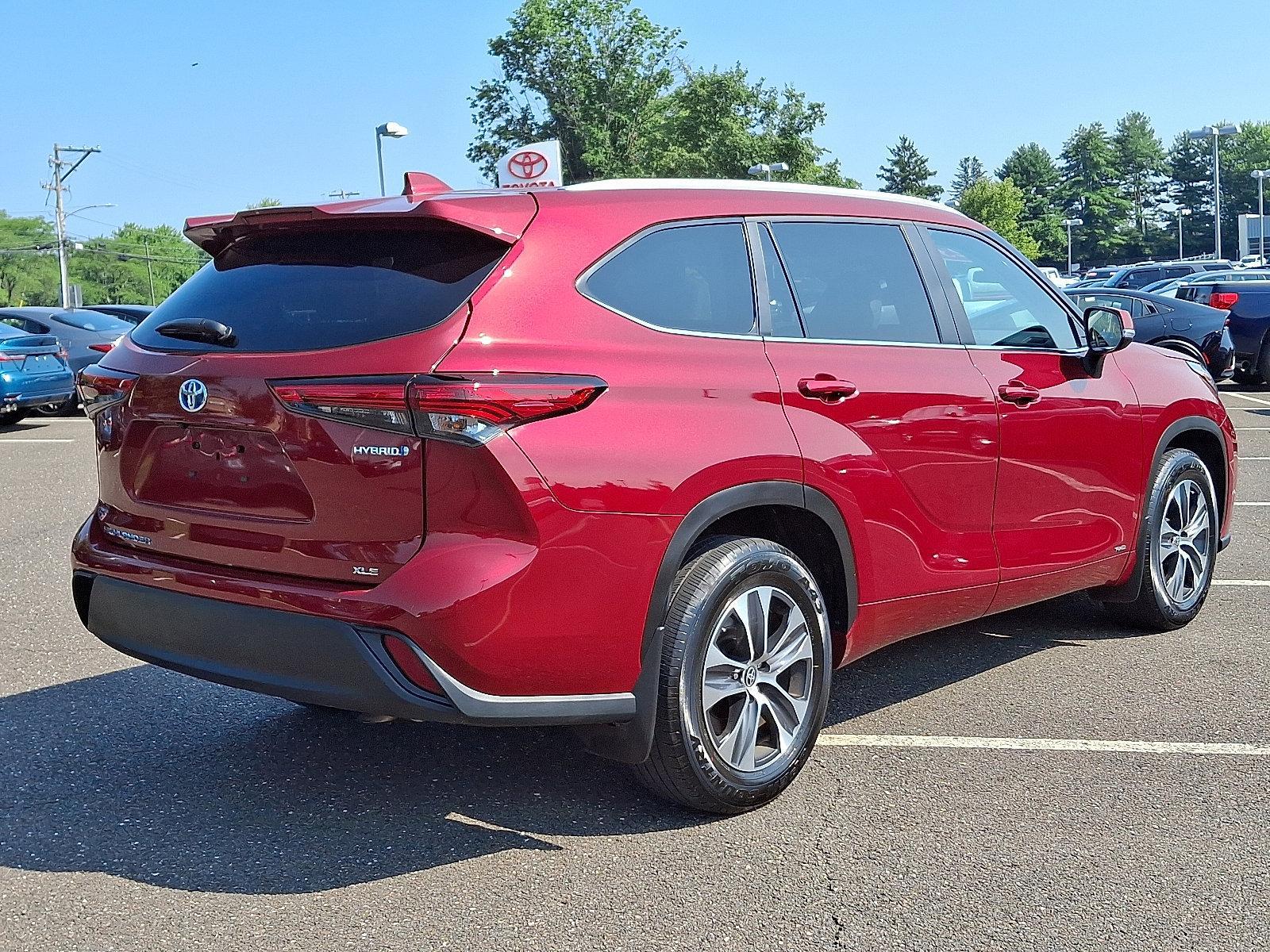 2023 Toyota Highlander Vehicle Photo in Trevose, PA 19053