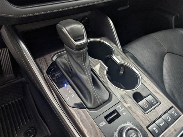 2022 Toyota Highlander Vehicle Photo in ENGLEWOOD, CO 80113-6708