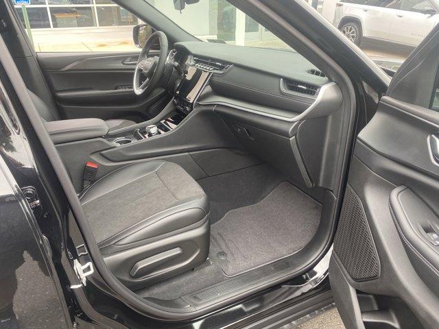 2025 Jeep Grand Cherokee L Vehicle Photo in Doylsetown, PA 18901