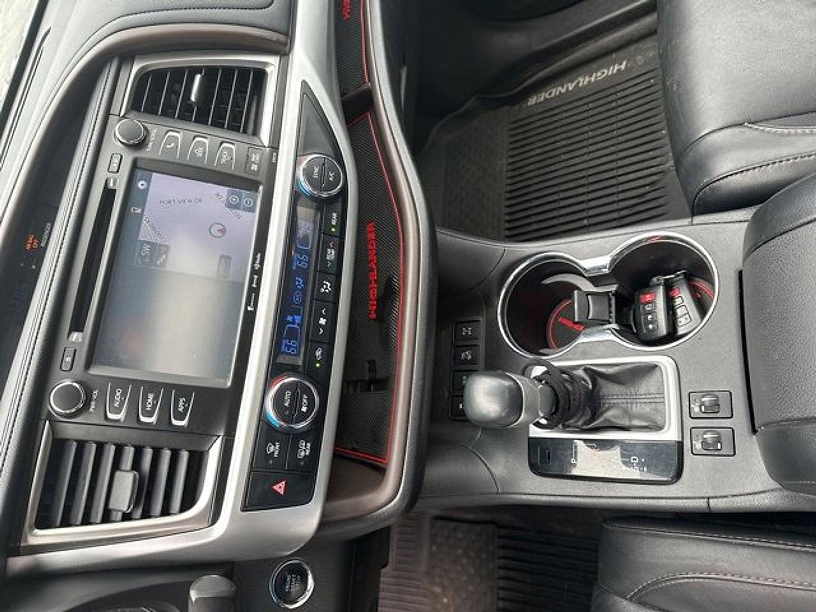 2018 Toyota Highlander Vehicle Photo in Harrisburg, PA 17111