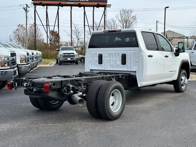 2025 GMC Sierra 3500 HD Chassis Cab Vehicle Photo in COLUMBIA, MO 65203-3903