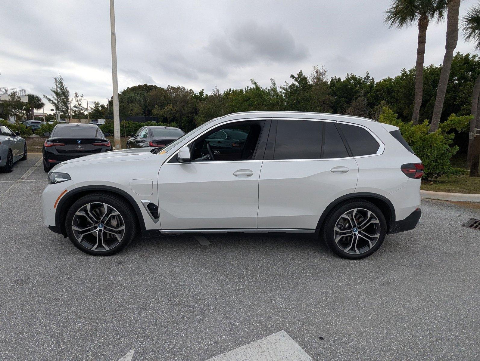 2024 BMW X5 xDrive50e Vehicle Photo in Delray Beach, FL 33444