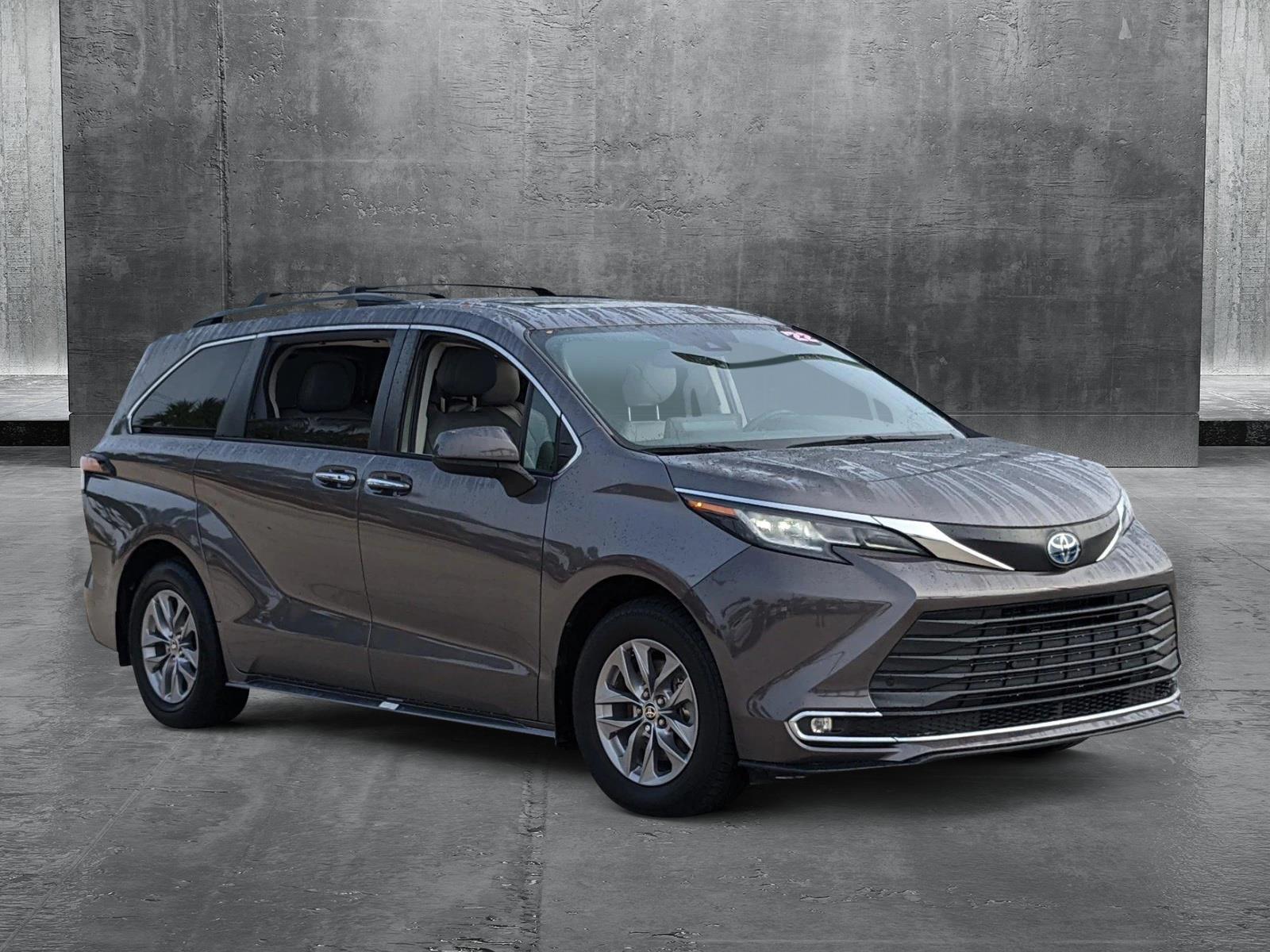 2022 Toyota Sienna Vehicle Photo in Davie, FL 33331