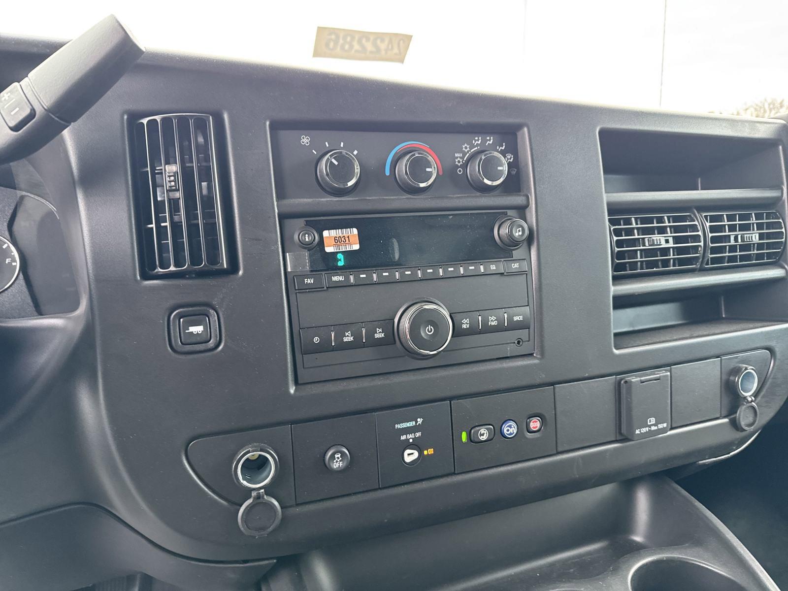 2024 Chevrolet Express Cutaway 3500 Vehicle Photo in GEORGETOWN, TX 78626-7508