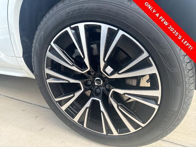 2025 Volvo XC90 Plug-In Hybrid Vehicle Photo in Grapevine, TX 76051