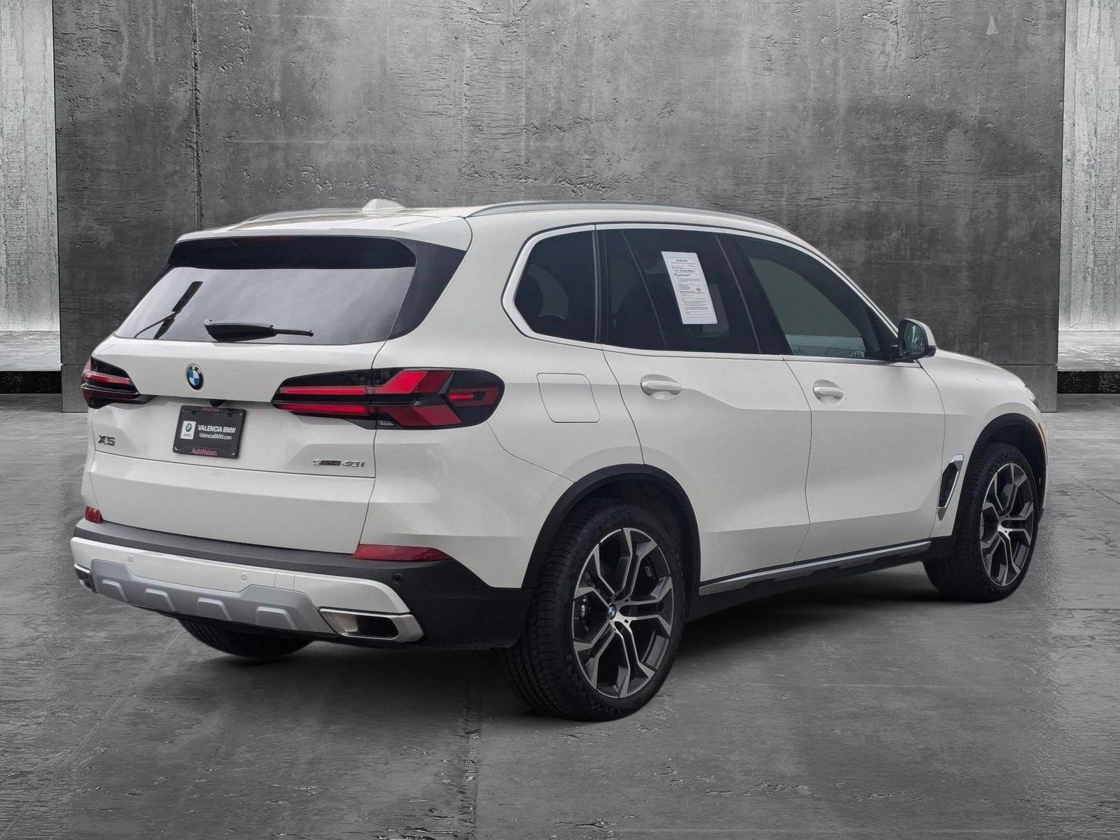 2025 BMW X5 sDrive40i Vehicle Photo in Valencia, CA 91355