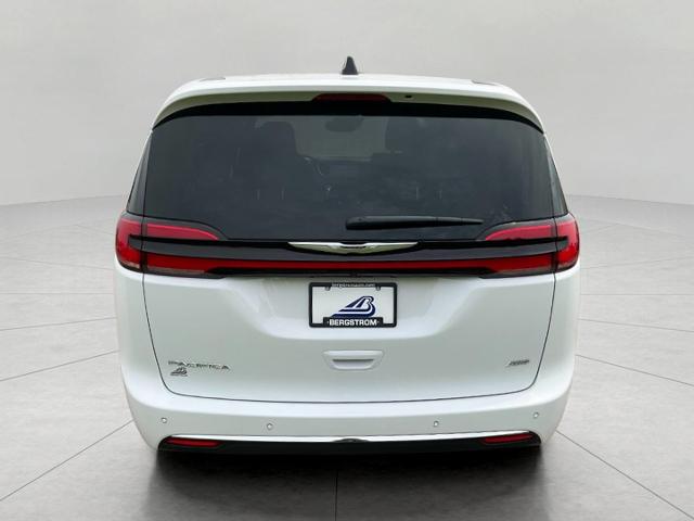2025 Chrysler Pacifica Vehicle Photo in Kaukauna, WI 54130