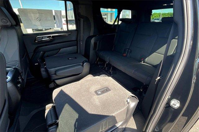 2025 Chevrolet Suburban Vehicle Photo in TOPEKA, KS 66609-0000