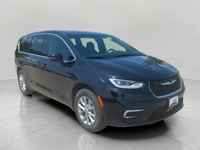 2025 Chrysler Pacifica Vehicle Photo in Kaukauna, WI 54130