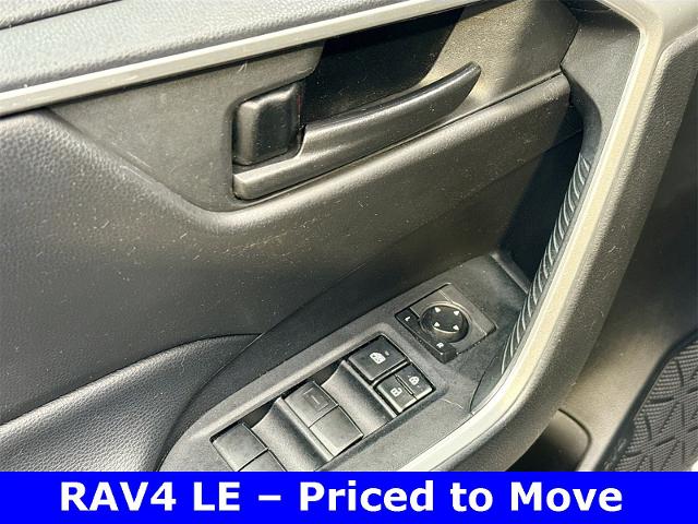 2020 Toyota RAV4 Vehicle Photo in EVERETT, WA 98203-5662