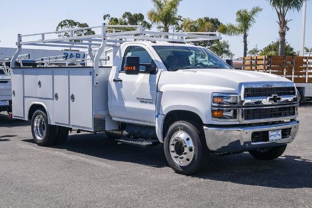 2023 Chevrolet Silverado Chassis Cab Vehicle Photo in VENTURA, CA 93003-8585