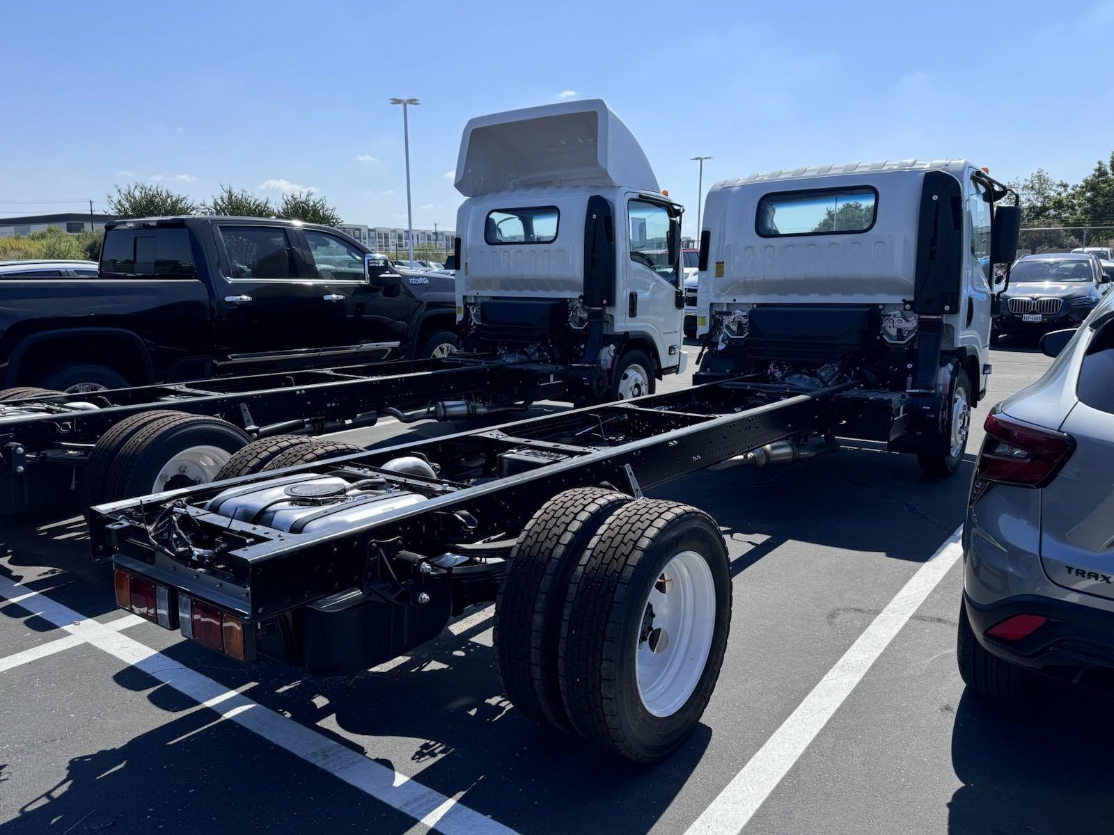 2025 Chevrolet Low Cab Forward 5500 XG Vehicle Photo in GEORGETOWN, TX 78626-7508