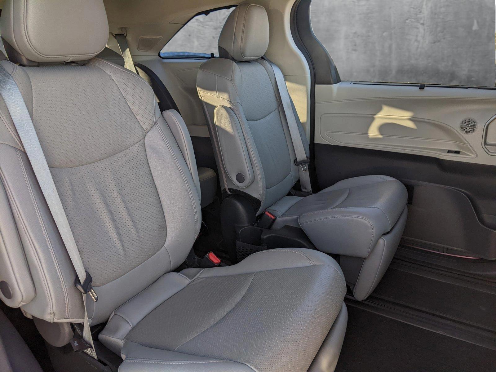 2023 Toyota Sienna Vehicle Photo in Austin, TX 78728