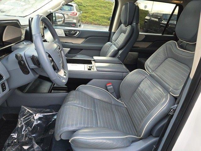 2021 Lincoln Navigator L Vehicle Photo in Pleasant Hills, PA 15236