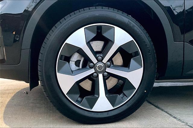 2025 Volvo XC40 Vehicle Photo in Houston, TX 77007