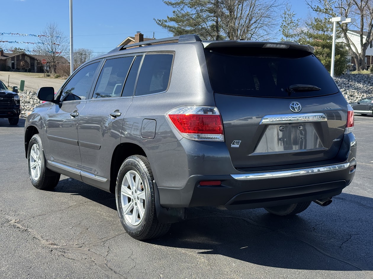 2011 Toyota Highlander Vehicle Photo in BOONVILLE, IN 47601-9633