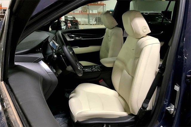 2025 Cadillac XT6 Vehicle Photo in KANSAS CITY, MO 64114-4545