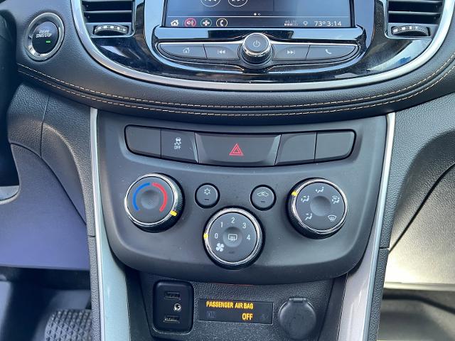 2020 Chevrolet Trax Vehicle Photo in MASSENA, NY 13662-2255