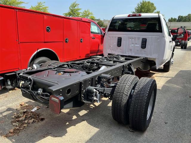 2024 Chevrolet Silverado 3500 HD Chassis Cab Vehicle Photo in ALCOA, TN 37701-3235