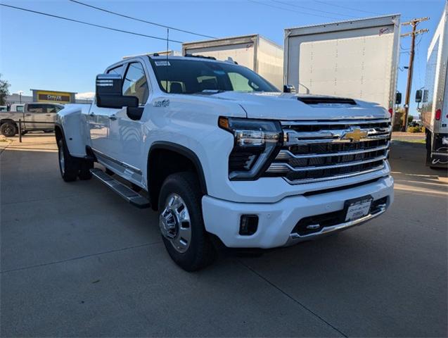 2025 Chevrolet Silverado 3500 HD Vehicle Photo in ENGLEWOOD, CO 80113-6708