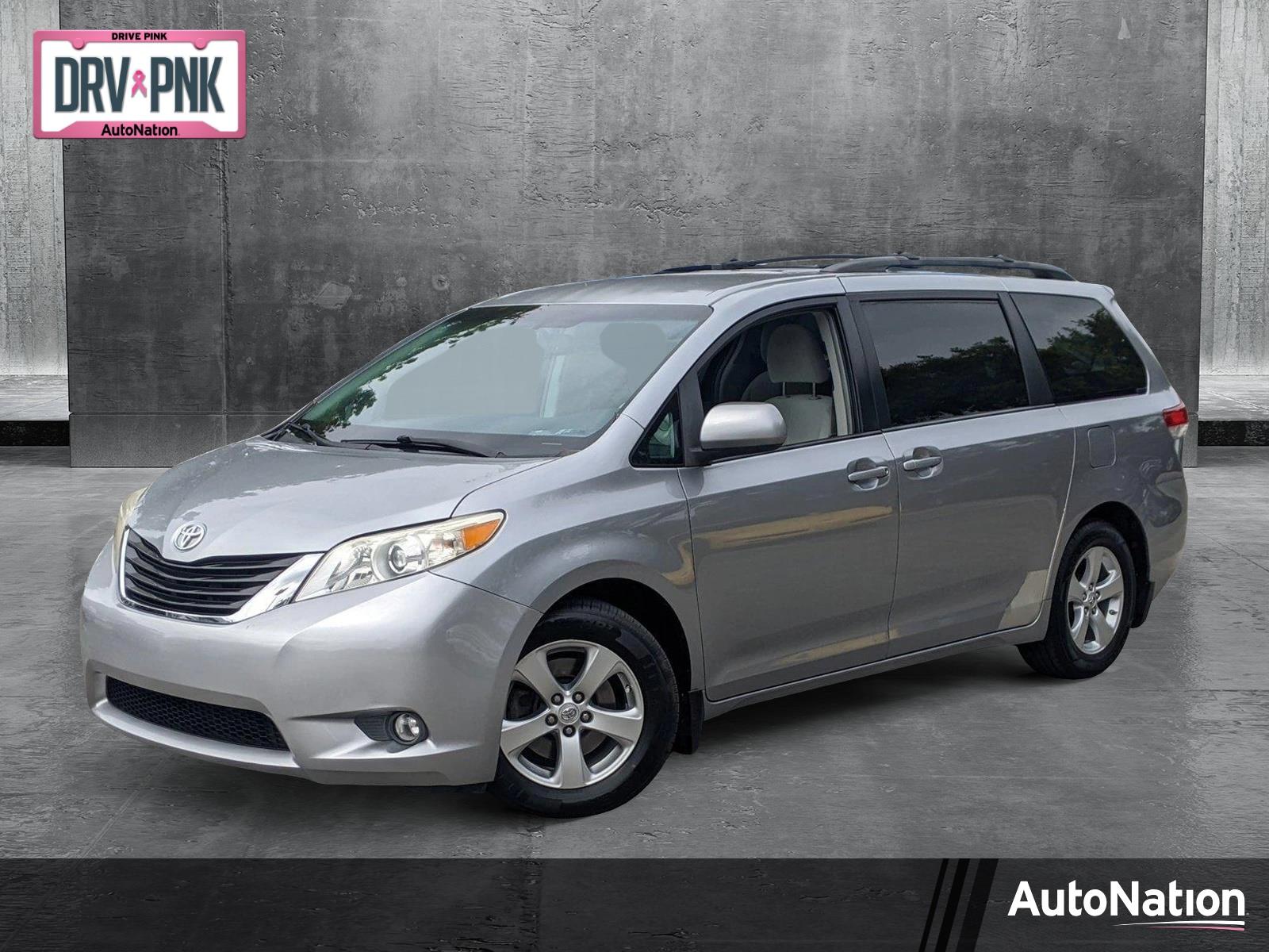 2013 Toyota Sienna Vehicle Photo in PEMBROKE PINES, FL 33024-6534