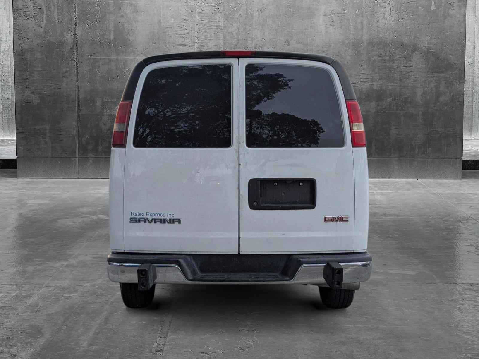 2017 GMC Savana Cargo Van Vehicle Photo in PEMBROKE PINES, FL 33024-6534