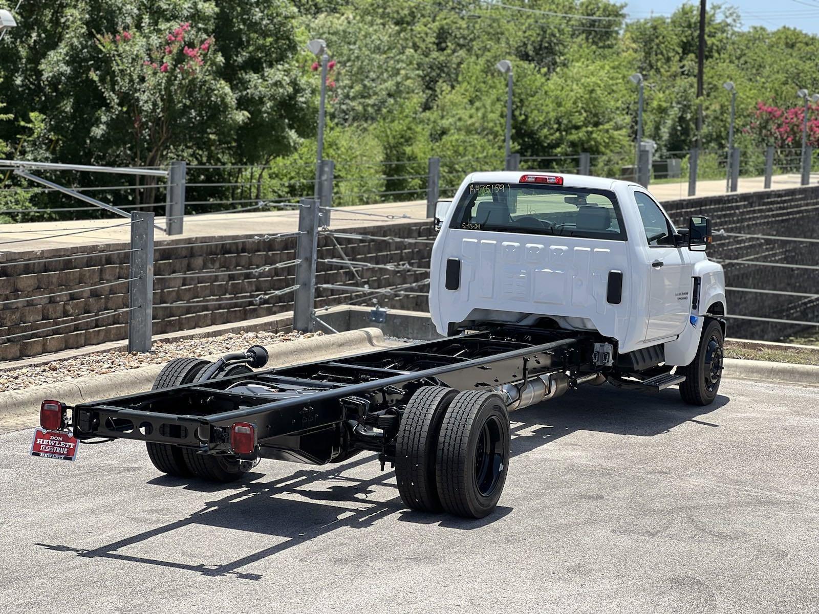 2024 Chevrolet Silverado 6500 HD Vehicle Photo in GEORGETOWN, TX 78626-7508