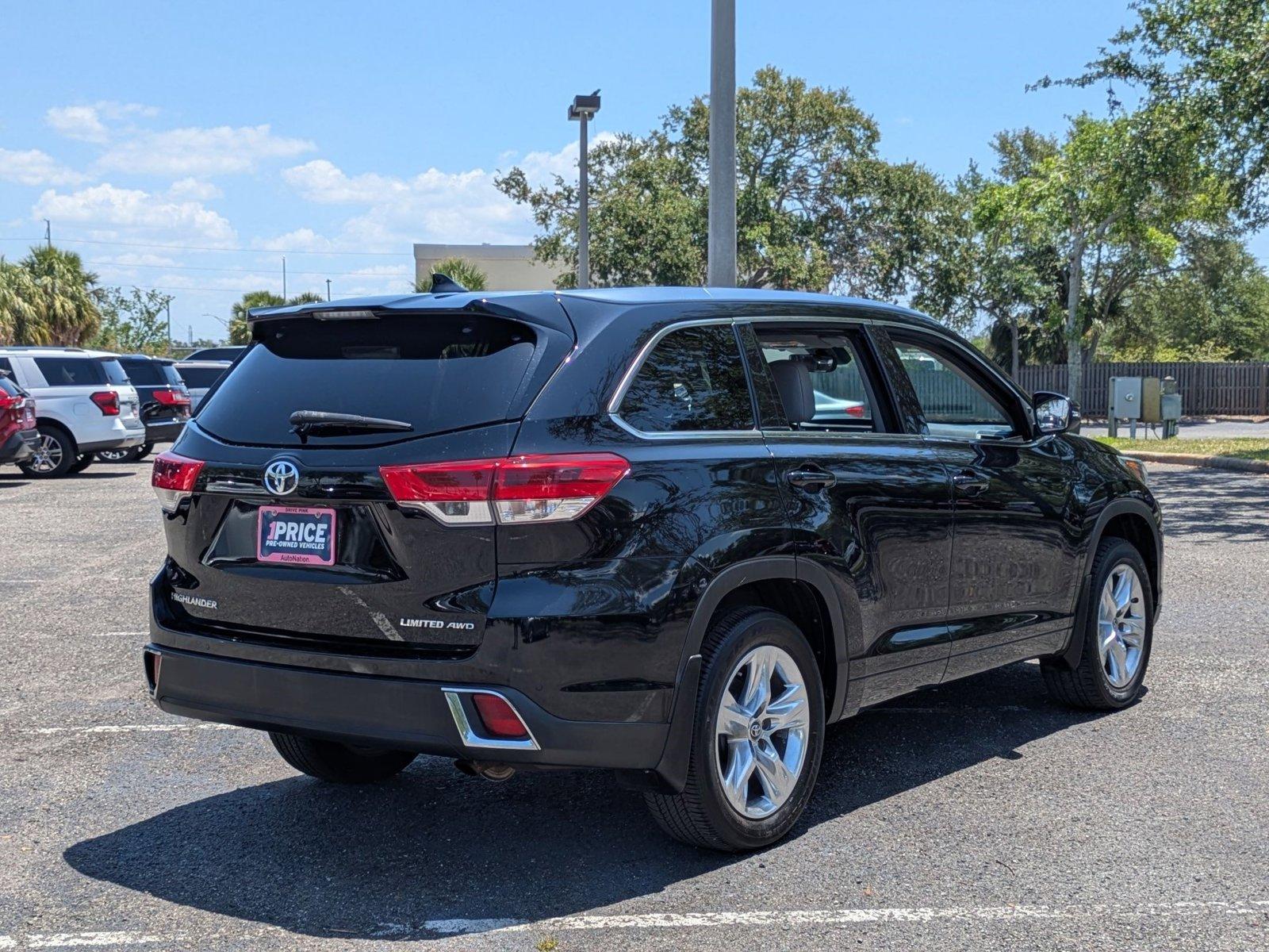 2017 Toyota Highlander Vehicle Photo in Clearwater, FL 33765
