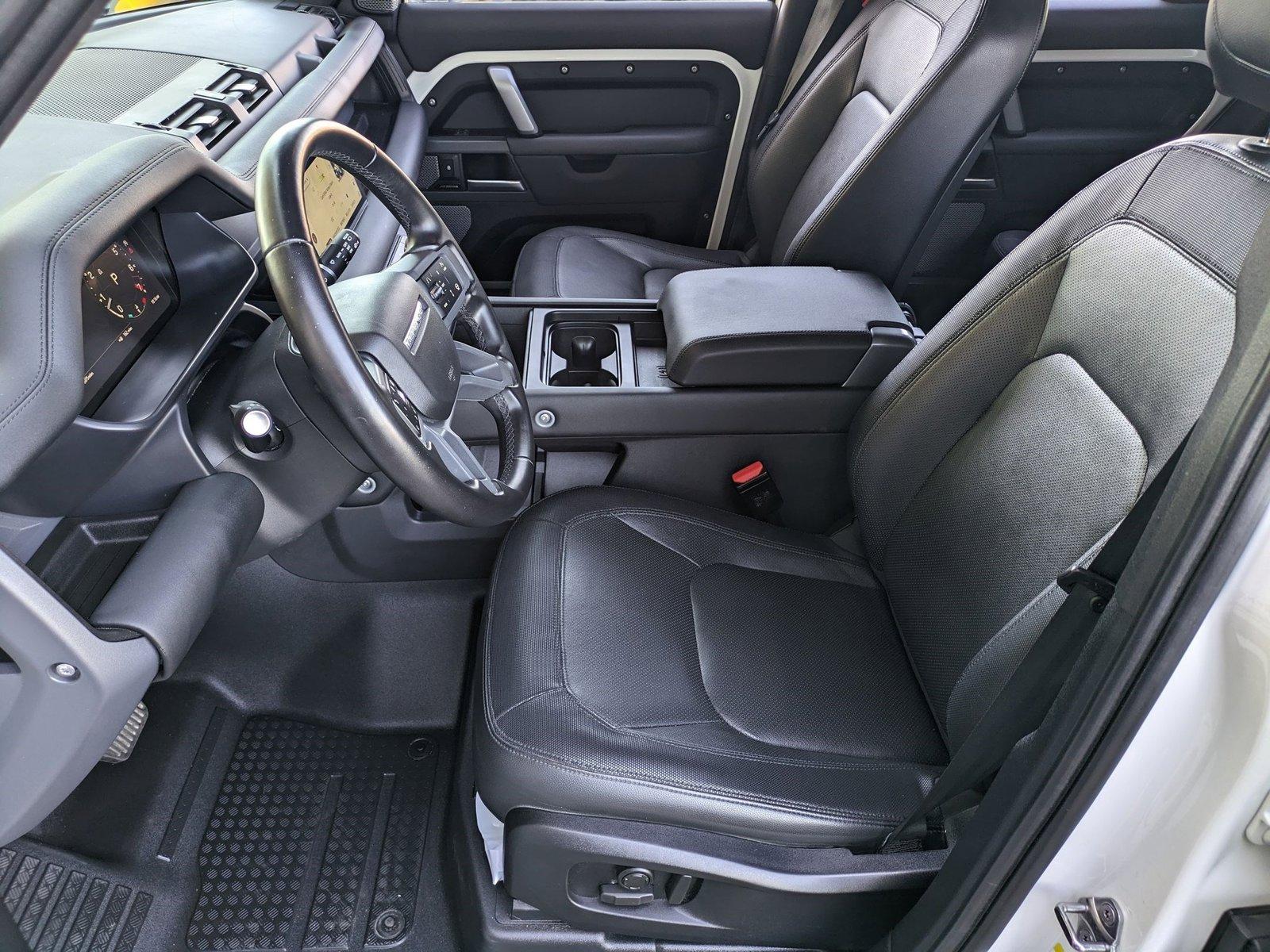 2024 Land Rover Defender Vehicle Photo in Tampa, FL 33614